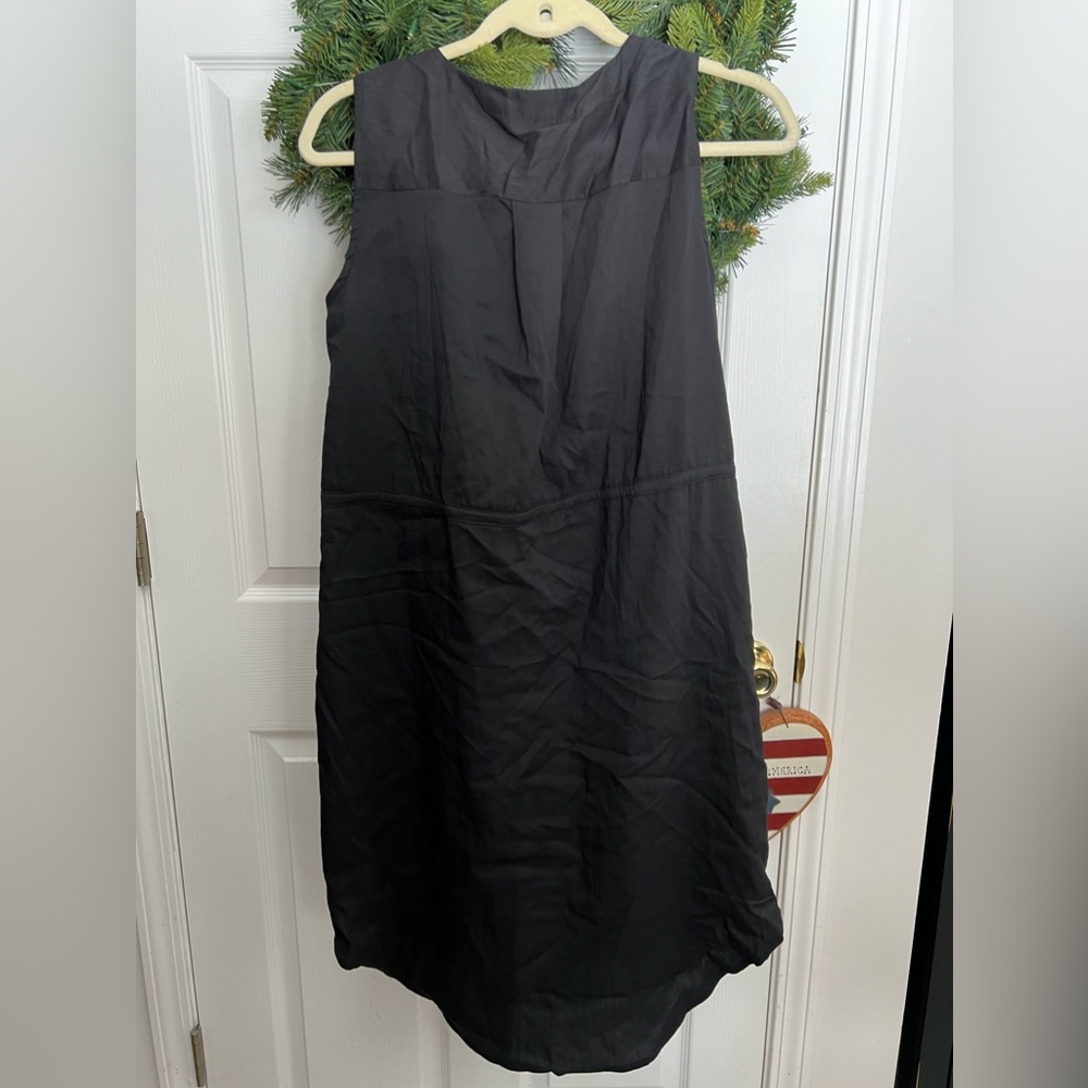 Dress nwot size large; has pockets, button-up with tie at waist, black - Picture 7 of 9